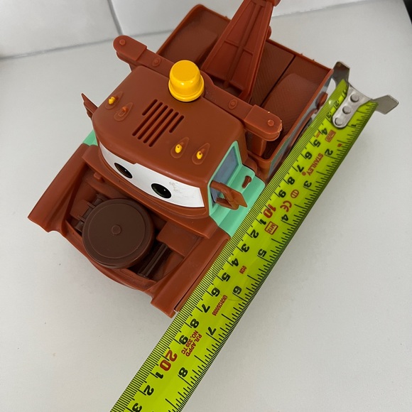 Disney Cars Tow Mater Hide and Spy Electronic Game - Picture 2 of 4